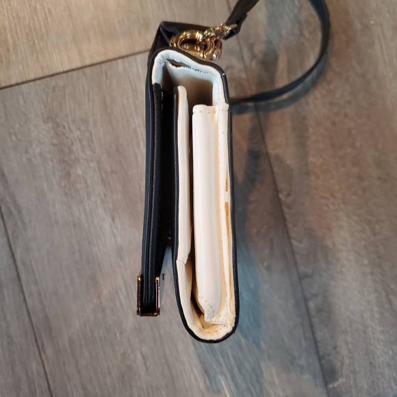 Guess Black and White Crossbody/Clutch Bag with detachable strap. - Picture 11 of 14